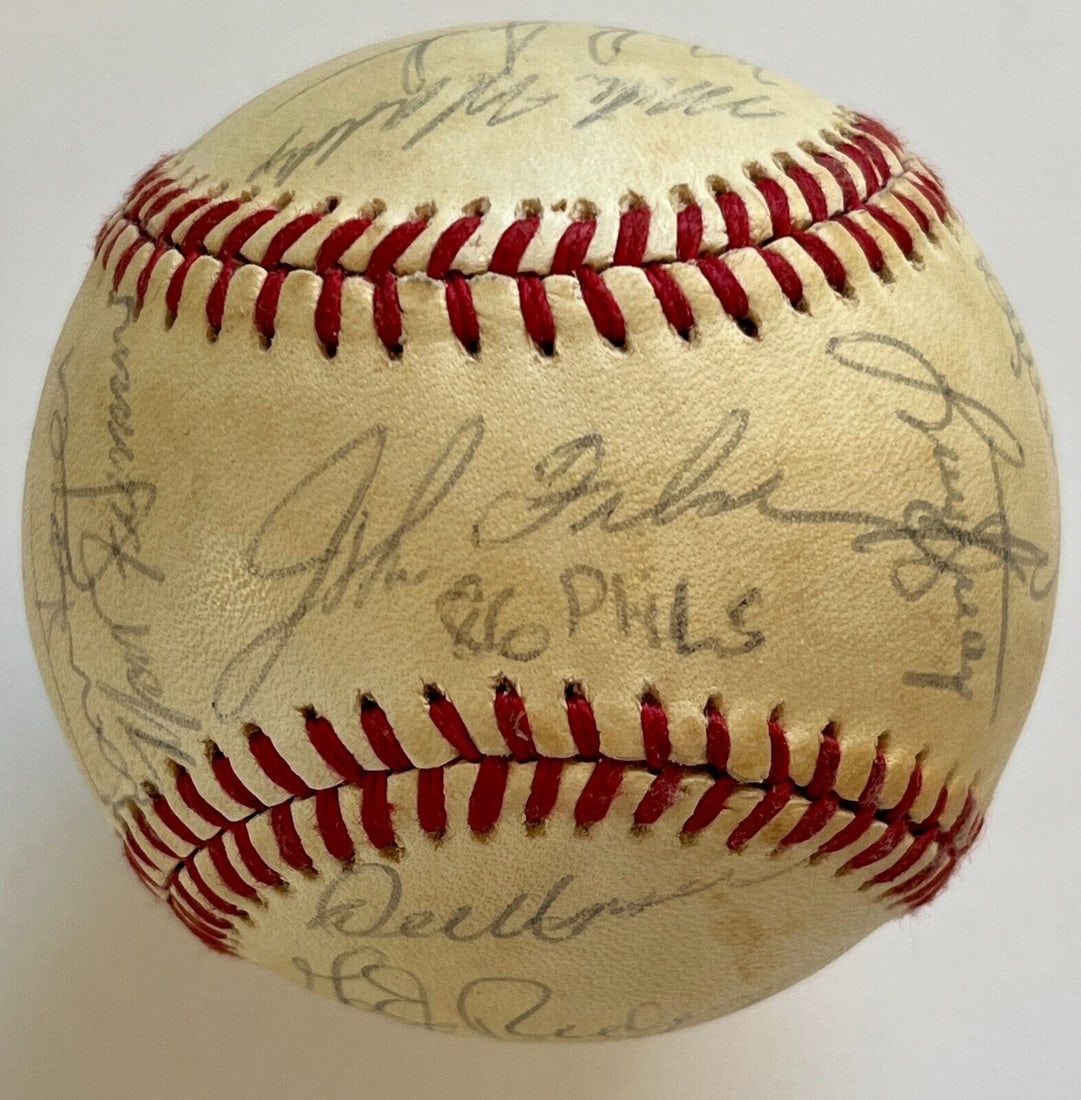 1986 PHILADELPHIA PHILLIES team signed baseball-24 Signatures-SCHMIDT/SAMUEL: 1986 PHILADELPHIA PHILLIES team signed baseball-24 Signatures-SCHMIDT/SAMUEL Player: Mike Schmidt Sport: Baseball-MLB Signed: Yes Original/Reprint: Original Product: Ball Featured Refinements: Team Si