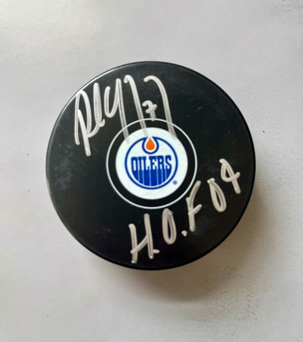 Paul Coffey (Edmonton Oilers/Hall of Fame) signed "HOF'04"NHL Logo puck: Paul Coffey (Edmonton Oilers/Hall of Fame) signed "HOF'04"NHL Logo puck Sport: Hockey Player: Paul Coffey Signed: Yes Original/Reprint: Original Autograph Authentication: . Product: Puck Team: Edmonto