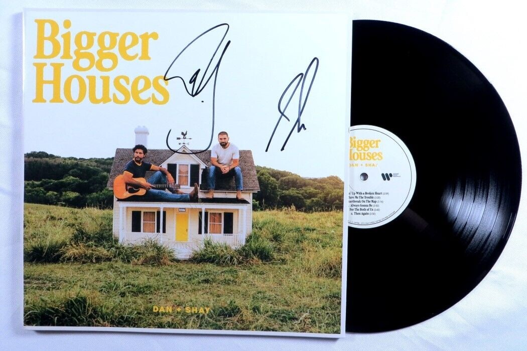 Dan Smyers Shay Mooney Signed Autographed Record Album Cover Bigger Houses: Dan Smyers Shay Mooney Signed Autographed Record Album Cover Bigger Houses Industry: Music Original/Reproduction: Original Autograph Authentication: James Spence (JSA) Player: Dan Smyers Shay Mooney P