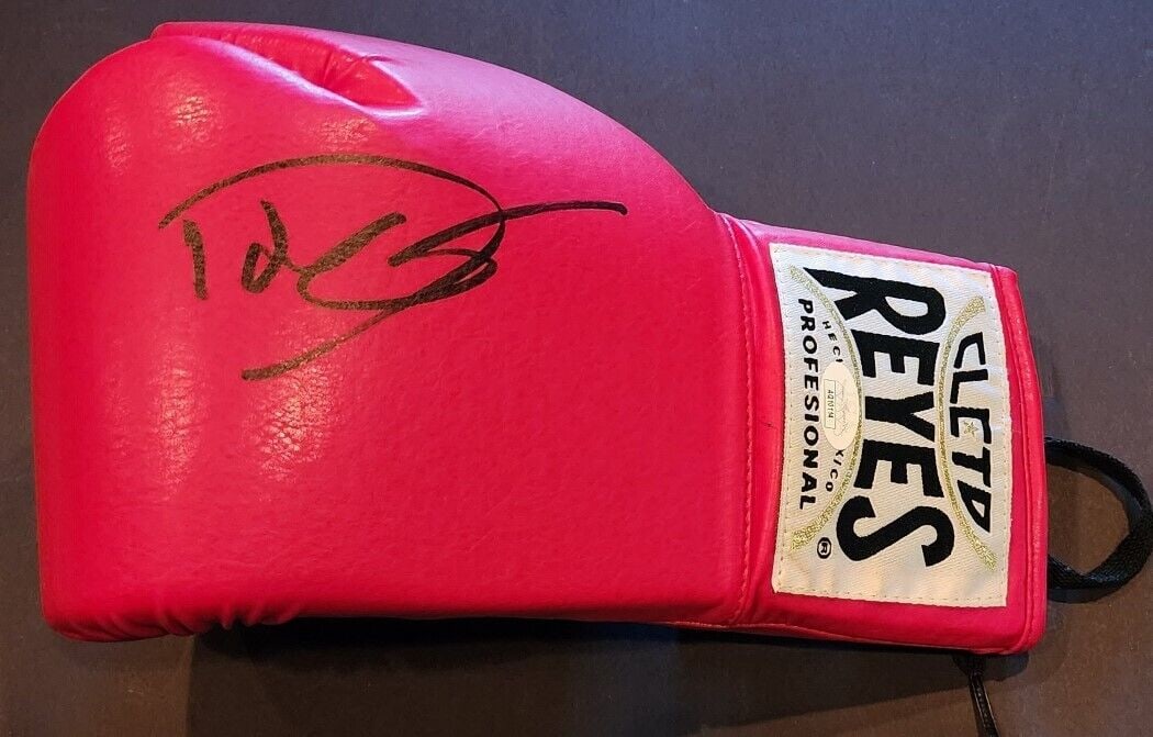 Dolph Lundgren Signed Autographed Boxing Glove Rocky IV Ivan Drago JSA: Dolph Lundgren Signed Autographed Boxing Glove Rocky IV Ivan Drago JSA Industry: Movies Original/Reproduction: Original Signed By: Dolph Lundgren Autograph Authentication: James Spence (JSA) Player: D