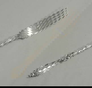 Royal Rose by Wallace Sterling Silver Cold Meat Fork 8" - No Monogram: Royal Rose by Wallace Sterling Silver Cold Meat Fork 8" - No Monogram Maker: Wallace Age: Post-1940 Type: Serving Fork Composition: Sterling Silver Royal Rose by Wallace Sterling Silver Cold Meat