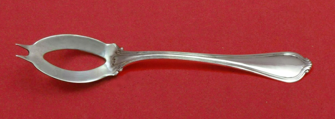 Paul Revere Towle Sterling Silver Olive Spoon 5 1/4 inches Custom Made: Paul Revere By Towle Sterling Silver Olive Spoon Ideal 5 1/4" Custom Made Paul revere by towle sterling silver custom made ideal olive spoon 5 1/4" in the pattern paul revere by towle. It is not monog