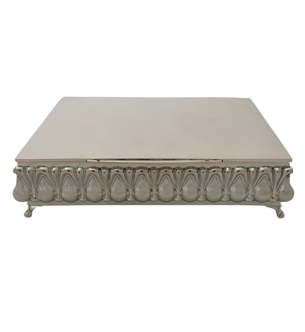 ANTIQUE 1948 FRENCH SILVER & WOODEN INTERIOR HANDMADE SHINY SLEEK JEWELRY BOX: ANTIQUE 1948 FRENCH SILVER & WOODEN INTERIOR HANDMADE SHINY SLEEK JEWELRY BOX Composition: Sterling Silver Maker: Made in Italy Antique 1948 French Silver & Wooden Interior Jewelry Box. Featuring hand