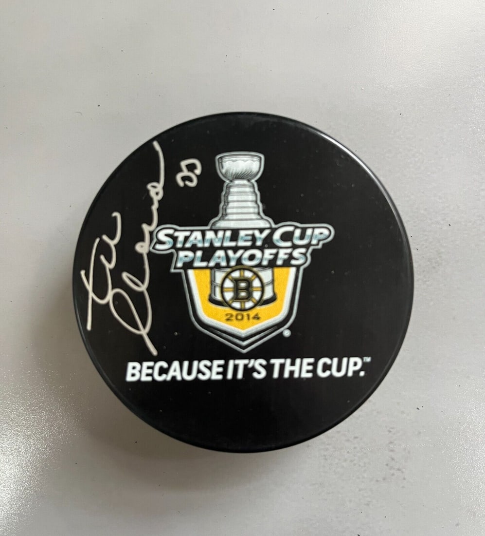 Zdeno Chara (2014 Stanley Cup Playoffs) signed NHL Logo puck-Chara Hologram: Zdeno Chara (2014 Stanley Cup Playoffs) signed NHL Logo puck-Chara Hologram Sport: Hockey Player: Zdeno Chara Signed: Yes Original/Reprint: Original Autograph Authentication: . Product: Puck Team: Bos
