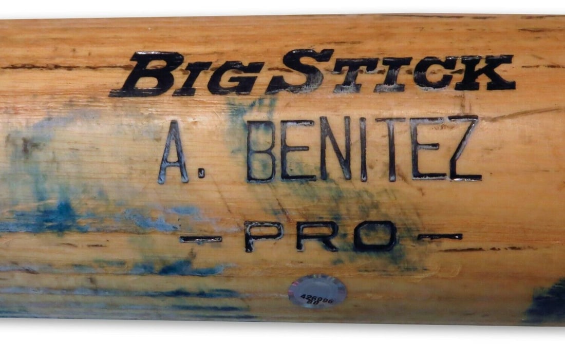 Armando Benitez Team Issue Player Used Bat Broken MLB COA: Armando Benitez Team Issue Player Used Bat Broken MLB COA Team: New York Mets Player: Armando Benitez Sport: Baseball Autograph Authentication: MLB Authentication Pre-Owned While the lot images are re