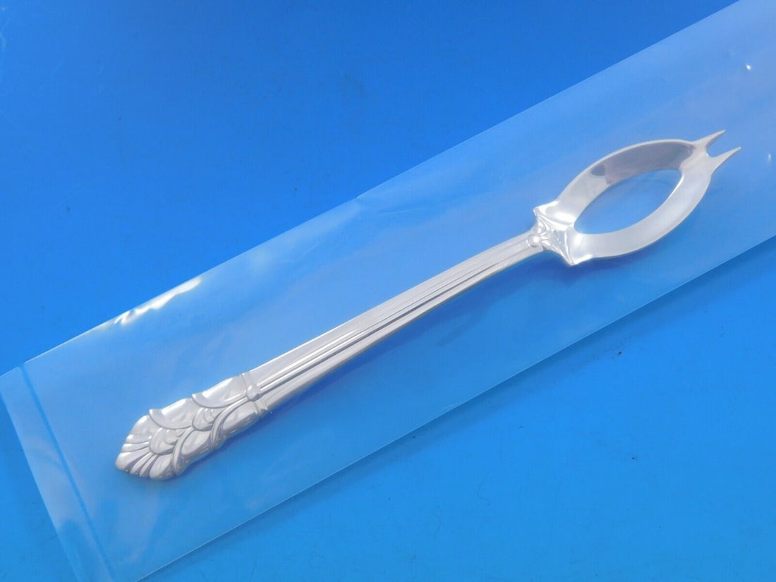 Palmette by Tiffany & Co. Sterling Silver Olive Spoon Ideal 6" Custom Made: Palmette by Tiffany & Co. Sterling Silver Olive Spoon Ideal 6" Custom Made Palmette by tiffany & co. Sterling silver custom made ideal olive spoon 6" in the pattern palmette by tiffany & co. . It is n