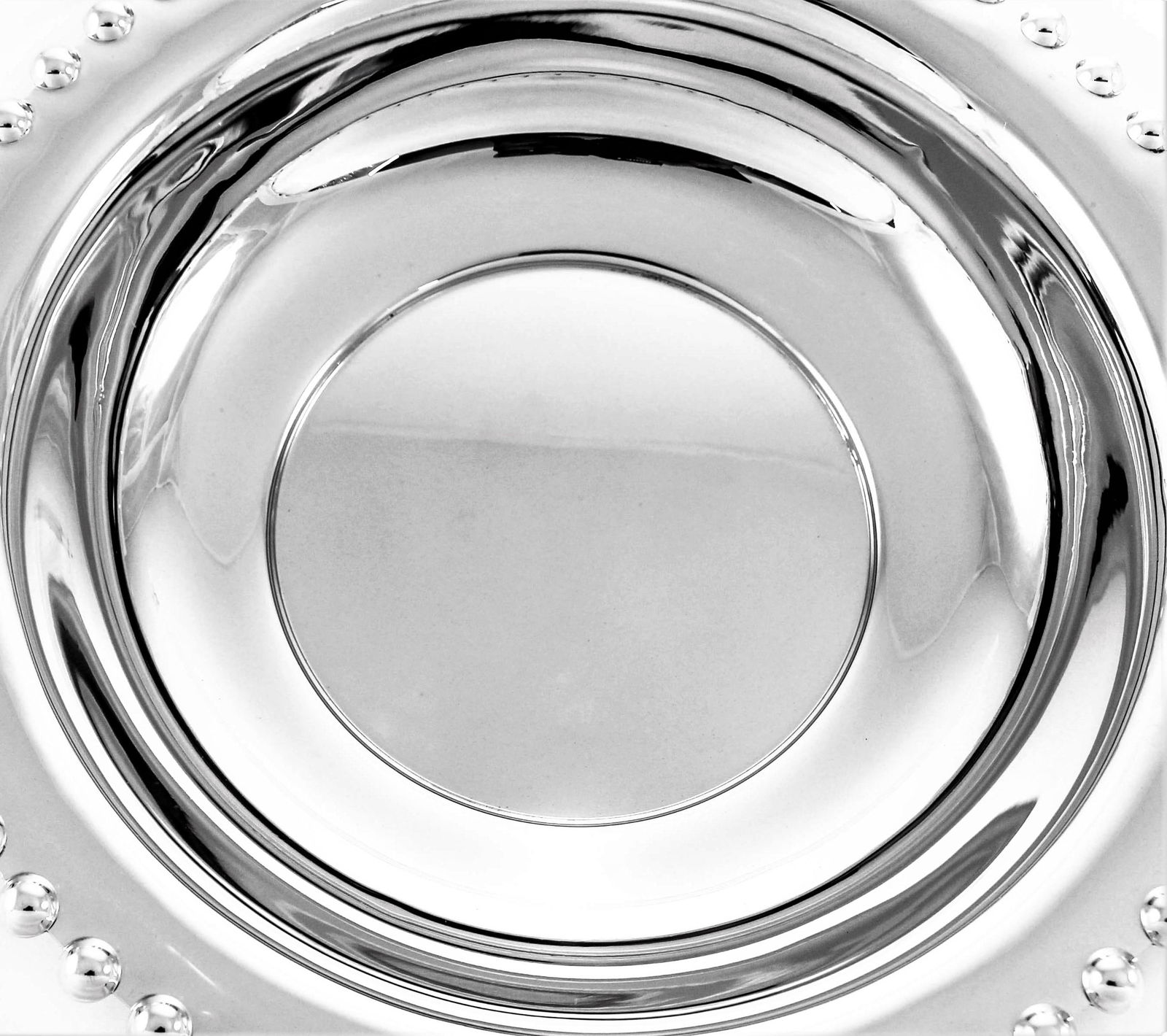 Wallace Sterling Silver Bowl 11in Diameter 2.5in Height: Wallace Sterling Bowl Creator: Wallace Silversmiths (Manufacturer) Dimensions: Height: 2.5 in (6.35 cm)Diameter: 11 in (27.94 cm) Materials and Techniques: Sterling Silver Place of Origin: United Stat