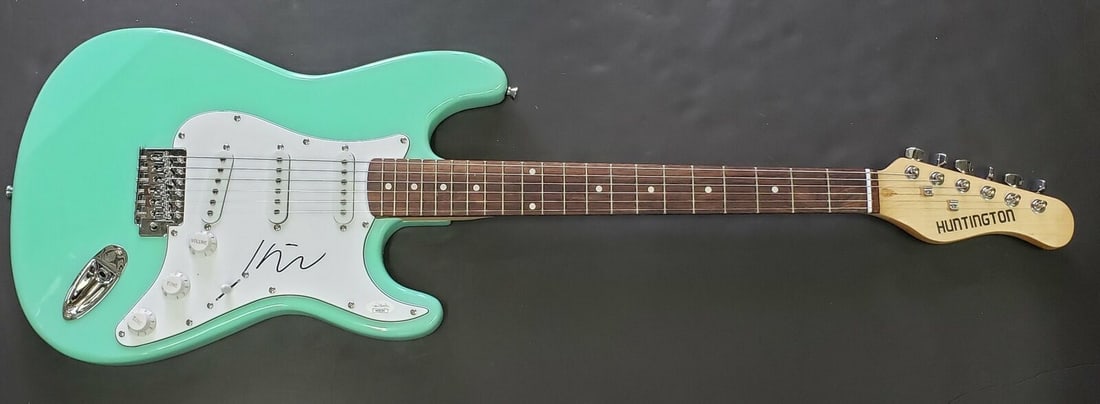 Kim Gordon Hand Signed Auto graphed Guitar Sonic Youth Pop Star JSA: Kim Gordon Hand Signed Auto graphed Guitar Sonic Youth Pop Star JSA Industry: Music Object Type: Guitar & Guitar Pick Original/Reproduction: Original Autograph Authentication: James Spence (JSA) Playe