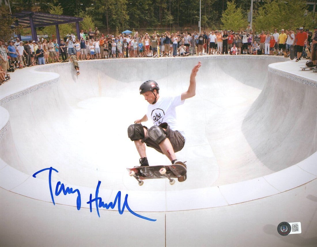 Tony Hawk Signed Autographed 11X14 Photo Skateboard Legend in Air BAS: Tony Hawk Signed Autographed 11X14 Photo Skateboard Legend in Air BAS Object Type: Photograph Industry: Television Original/Reproduction: Original Signed By: Tony Hawk Autograph Authentication: Becket