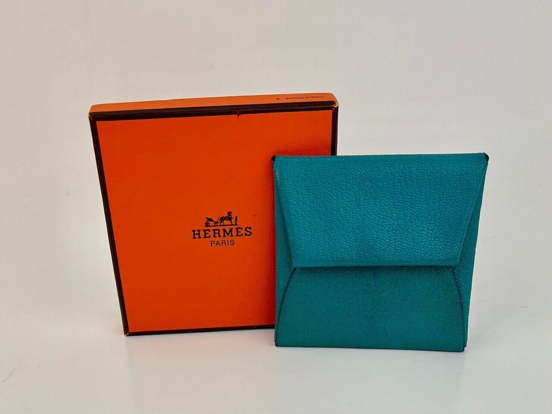 Hermes Purse Chevre Mysore Bastia Verso Coin Purse Mini Wallet: Hermes Purse Chevre Mysore Bastia Verso Coin Purse Mini Wallet Pattern: Solid Character: hermes Size: XS Color: Teal Material: Chevre Fabric Type: Leather Item Length: 3.25 in Accents: Chain Vintage: