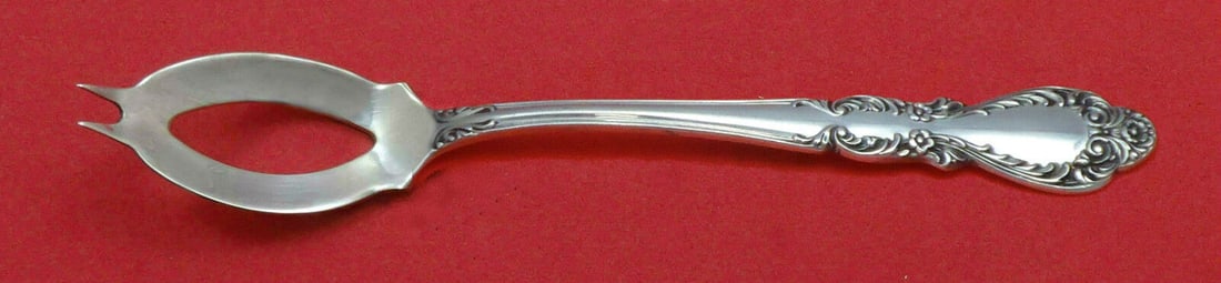 Old Charleston Sterling Silver Olive Spoon 5 1/4 inches Custom: Old Charleston by International Sterling Silver Olive Spoon Ideal 5 1/4" Custom Pattern: Old Charleston Brand: International Type: Serving Spoon Age: Post-1940 Composition: Sterling Silver Maker: Inte