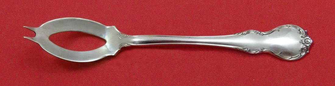 French Provincial Towle Sterling Silver Olive Spoon 5 3/8 inches Custom Made: French Provincial by Towle Sterling Silver Olive Spoon Ideal 5 3/8" Custom Made Pattern: French Provincial Brand: Towle Type: Serving Spoon Age: Post-1940 Composition: Sterling Silver Maker: Towle Fre
