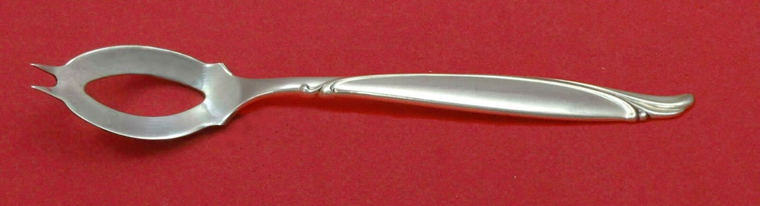 Sentimental By Oneida Sterling Silver Olive Spoon 6in Custom Made: Sentimental by Oneida Sterling Silver Olive Spoon Ideal 6" Custom Made Pattern: Sentimental Brand: Oneida Type: Serving Spoon Age: Post-1940 Composition: Sterling Silver Maker: Oneida Sentimental by o