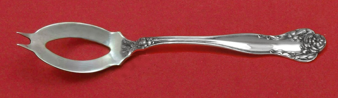 Stratford International Sterling Silver Olive Spoon 5 1/4in Custom Made: Stratford by International Sterling Silver Olive Spoon Ideal 5 1/4" Custom Made Pattern: Stratford Brand: International Type: Serving Spoon Age: Post-1940 Composition: Sterling Silver Maker: Internati