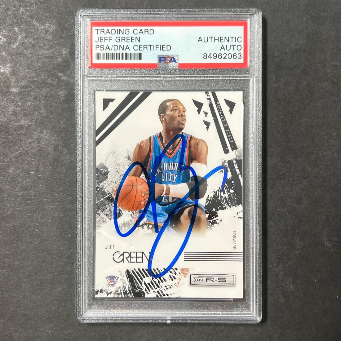 2010 Panini Jeff Green Signed Card AUTO PSA/DNA Slabbed Thunder: 2010 Panini #67 Jeff Green Signed Card AUTO PSA/DNA Slabbed Thunder Sport: Aikido Pre-Owned While the lot images are representative of the item, the size, placement and strength of the signature may v