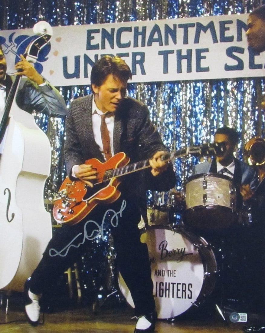 Michael J Fox Back to the Future Signed 16x20 Photo Beckett: Michael J Fox Back to the Future Signed/Autographed 16x20 Photo Beckett 162830 Industry: Movies Original/Reproduction: Original Autograph Authentication: BAS/Beckett Pre-Owned While the lot images are