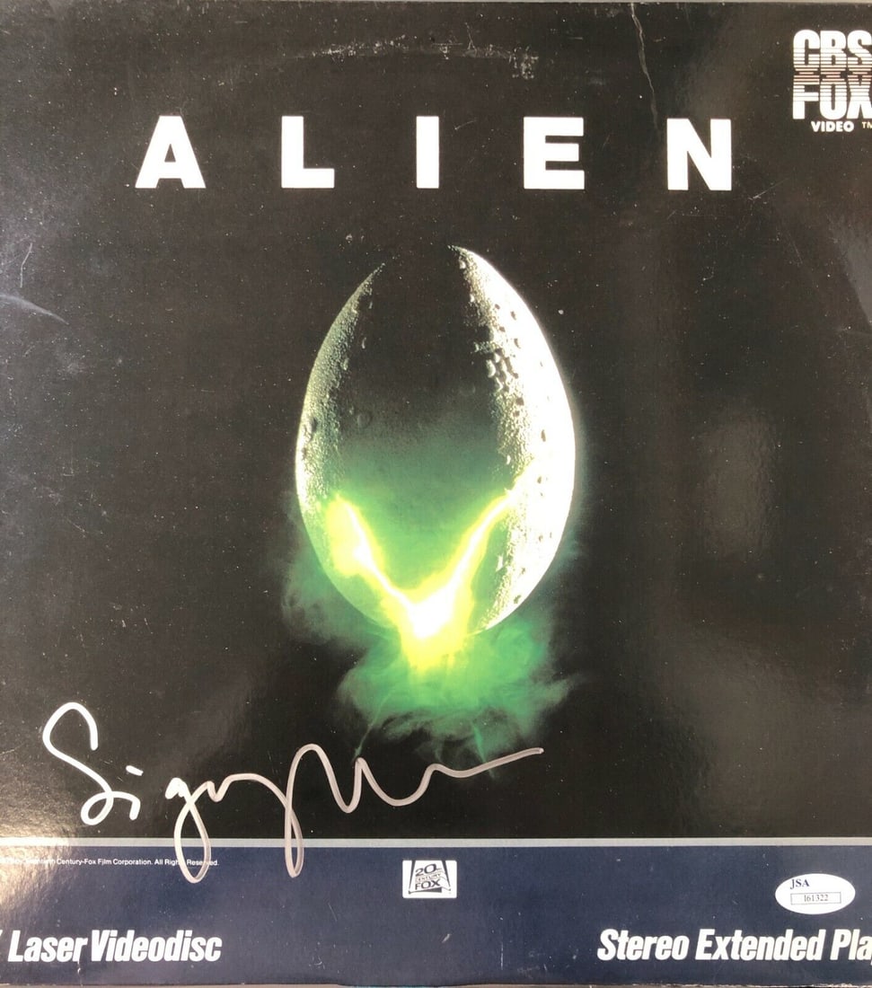 Sigourney Weaver Signed Alien Laser Disc JSA Authenticated: SIGOURNEY WEAVER Signed ALIEN laser disc - JSA Actor: Sigourney Weaver Movie/Tv Title: Alien Edition: Extended Edition Genre: Sci-Fi & Fantasy Sub-Genre: Aliens Signed By: Sigourney Weaver Authenticat