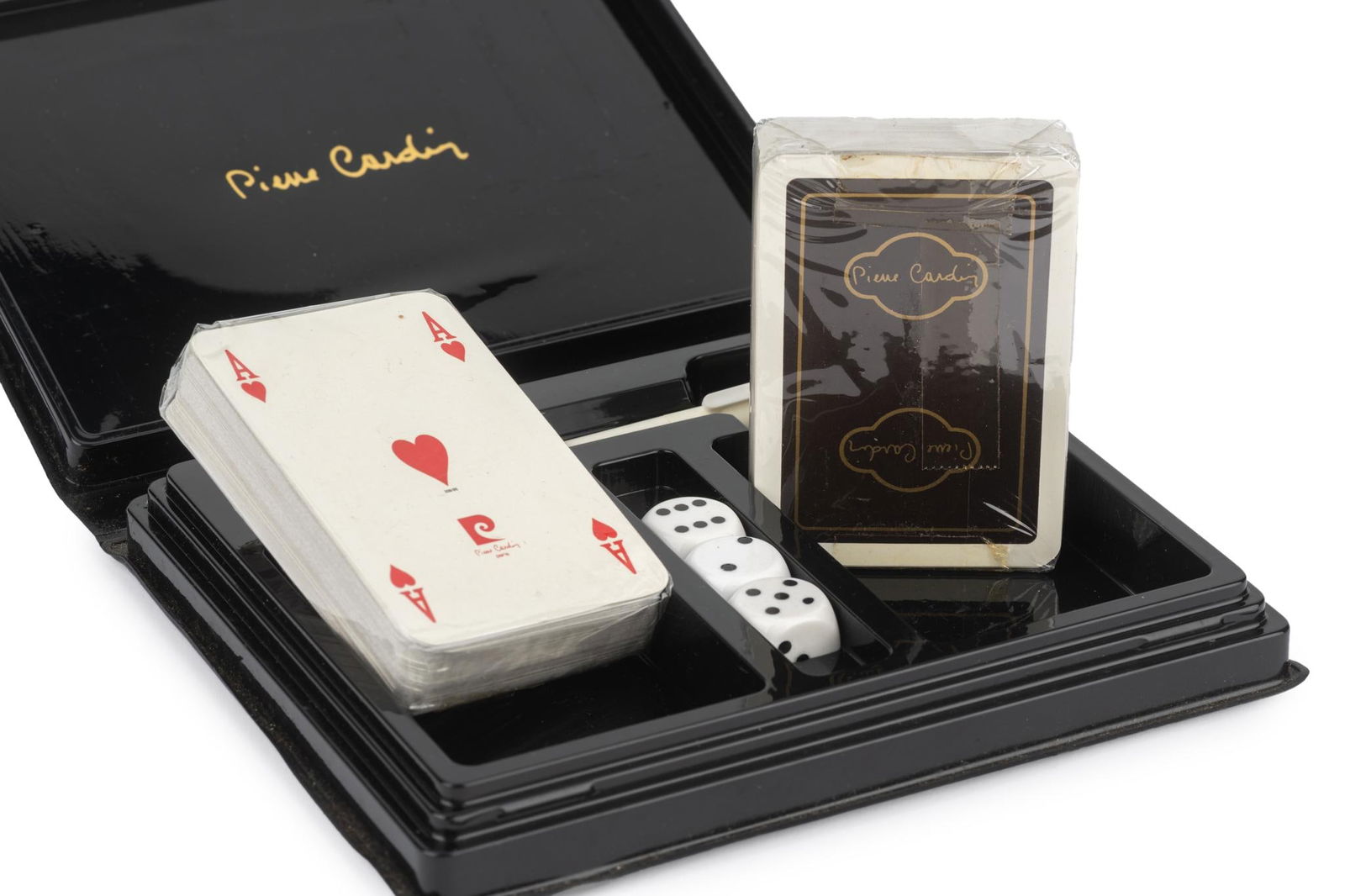 Pierre Cardin Vintage Poker Set with Case 21st Century: Pierre Cardin Vintage Poker Set Brand: Pierre Cardin Dimensions: Height: 1 in (2.54 cm)Width: 6 in (15.24 cm)Length: 7.5 in (19.05 cm) Period: 21st Century Pre-Owned The Mynt Guarantee: All items in t