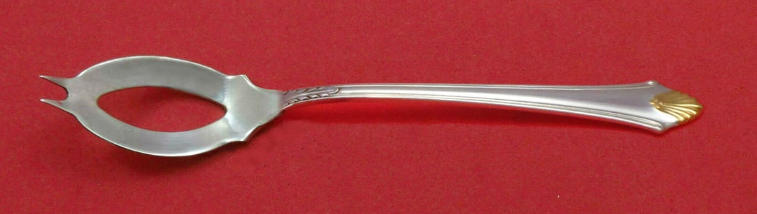 Edgemont Gold Sterling Silver Olive Spoon 5 3/8 inches by Gorham Custom Made: Edgemont Gold by Gorham Sterling Silver Olive Spoon Ideal 5 3/8" Custom Made Type: Serving Spoon Brand: Gorham Composition: Sterling Silver Maker: Gorham Pattern: Edgemont Gold aka Late Georgian Gold