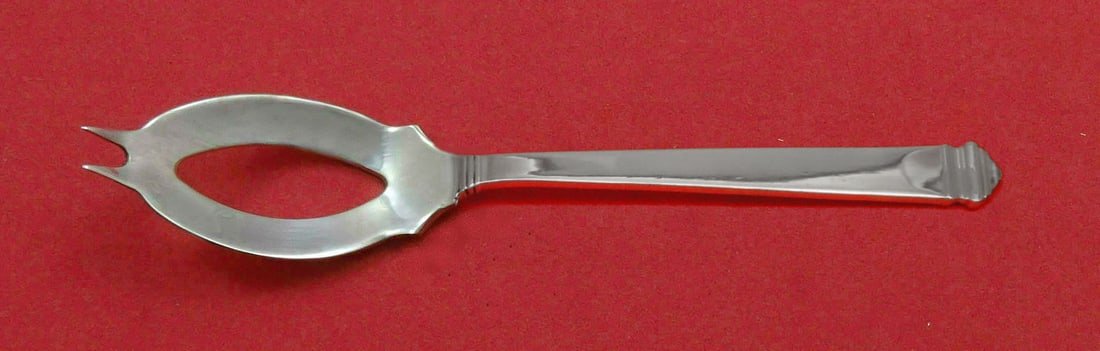 Hampton by Tiffany & Co. Sterling Silver Olive Spoon 5 3/4 inches Custom Made: Hampton by Tiffany & Co. Sterling Silver Olive Spoon Ideal 5 3/4" Custom Made Pattern: Hampton Brand: Tiffany & Co. Type: Serving Spoon Age: Post-1940 Composition: Sterling Silver Maker: Tiffany & Co.