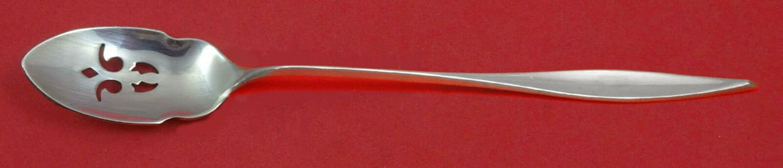 Lark Reed and Barton Sterling Silver Olive Spoon Pierced 7 3/8 inches Custom: Lark By Reed and Barton Sterling Silver Olive Spoon Pierced Long 7 3/8" Custom Pattern: Lark Brand: Reed & Barton Type: Serving Spoon Age: Post-1940 Composition: Sterling Silver Maker: Reed & Barton L