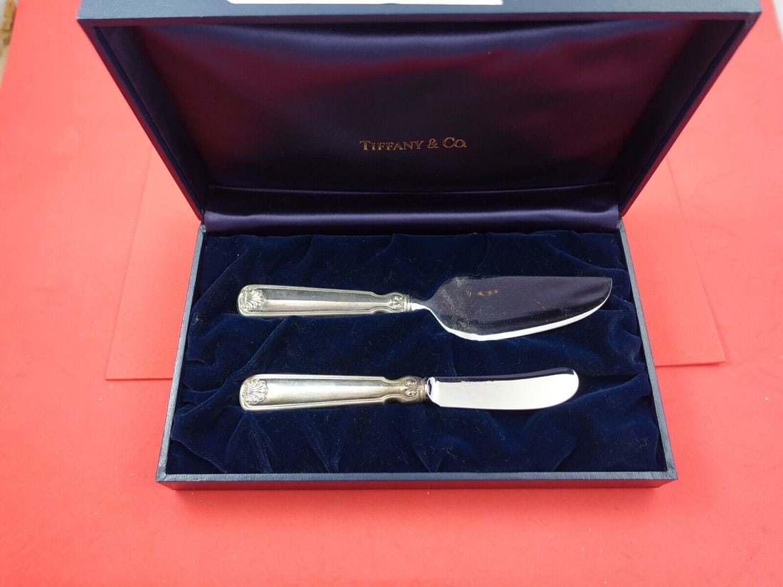 Shell and Thread by Tiffany and Co Sterling Silver Cheese Set 2-piece Box: Shell and Thread by Tiffany and Co Sterling Silver Cheese Set 2-piece fitted box Seller Notes: "Excellent condition" Brand: Tiffany & Co. Pattern: Shell & Thread Composition: Sterling Silver Type: Set