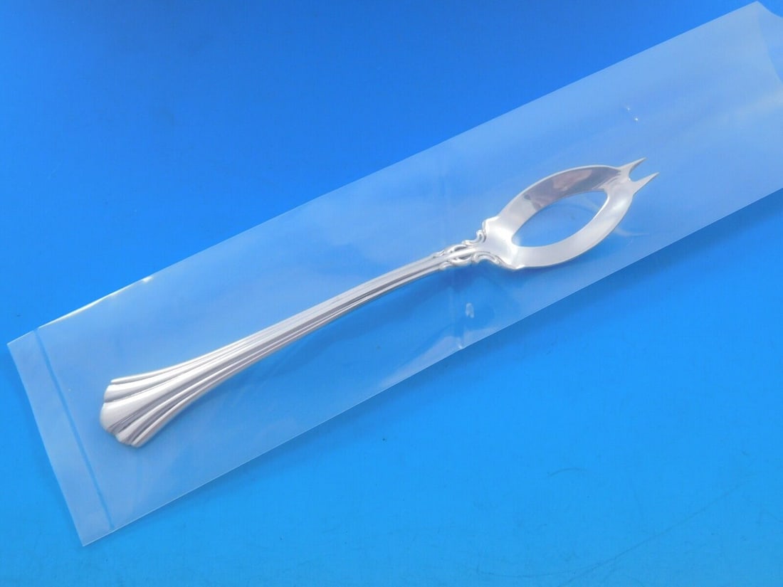 Eighteenth Century Sterling Silver Olive Spoon by Reed and Barton 5 3/4 inches: Eighteenth Century by Reed and Barton Sterling Silver Olive Spoon Ideal Custom Type: Serving Spoon Brand: Reed & Barton Composition: Sterling Silver Maker: Reed & Barton Pattern: Eighteenth Century Ag