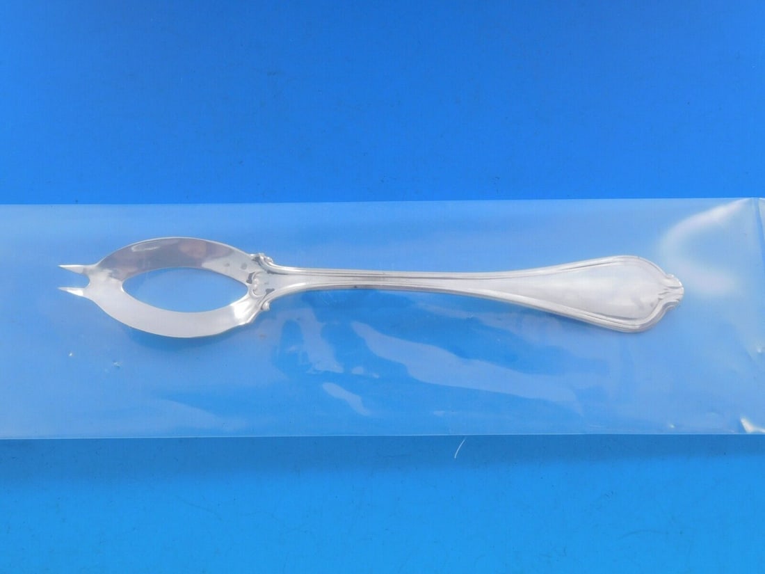 Paul Revere Towle Sterling Silver Olive Spoon 5 1/4 inches Custom Made: Paul Revere By Towle Sterling Silver Olive Spoon Ideal 5 1/8" Custom Made Brand: Towle Pattern: Paul Revere Type: Spoon Composition: Sterling Silver Maker: Towle Age: Post-1940 Paul revere by towle st