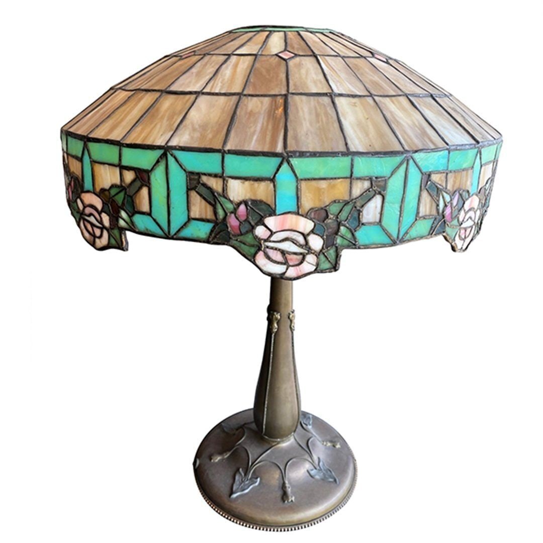 Antique Art Nouveau American Leaded Table Lamp: Antique Art Nouveau American Leaded Table Lamp This exquisite antique American leaded table lamp, dating from circa 1900-1915, features a stunning Art Nouveau style with a geometric and floral pattern