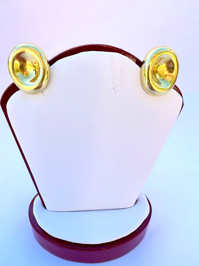 ROBERT LEE MORRIS 18K YELLOW GOLD PAIR OF EARRINGS: ROBERT LEE MORRIS 18K YELLOW GOLD PAIR OF EARRINGS Type: Earrings Metal Purity: 18k Style: pierced Metal: Yellow Gold Main Stone: No Stone Each earring measures 0.75" x 0.65". The Mynt Guarantee: All