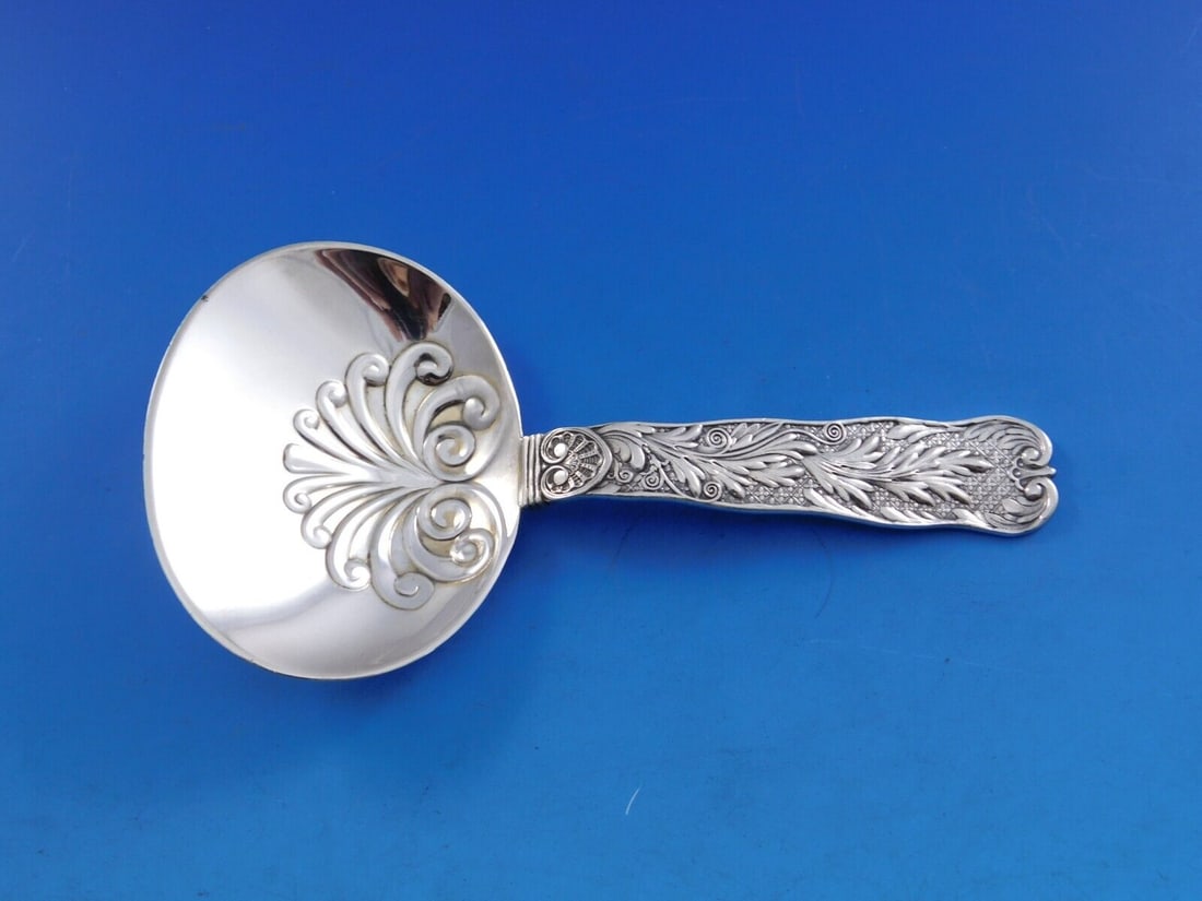 Gorham Saint Cloud Sterling Silver Tea Caddy Spoon Large 5.625in Vintage: Gorham Saint Cloud Sterling Silver Tea Caddy Spoon Large 5.625in Vintage This vintage Gorham tea caddy spoon features the elegant Saint Cloud pattern, crafted from sterling silver. Measuring 5.625 inc