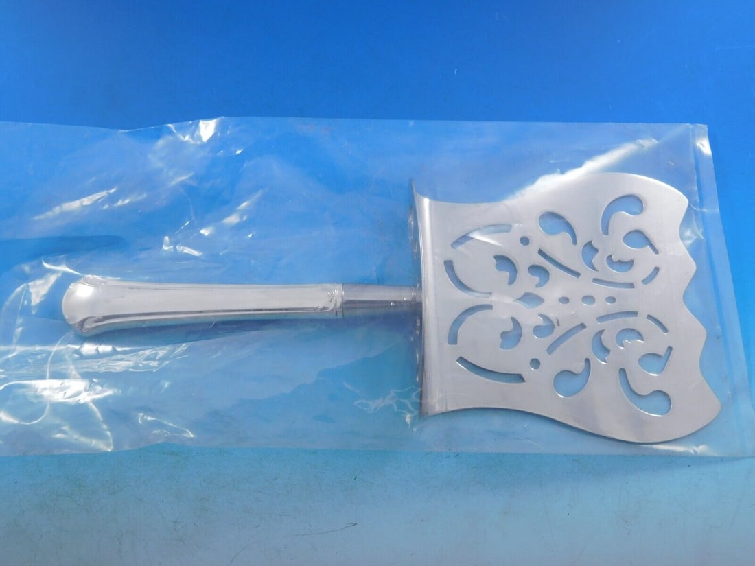 Towle Chippendale Sterling Silver Asparagus Server 9in Custom Hooded: Towle Chippendale Sterling Silver Asparagus Server 9in Custom Hooded This exquisite asparagus server from the Chippendale pattern by Towle is made of sterling silver with a hollow handle and features 