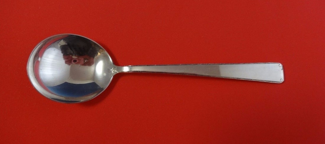 Towle Old Lace Sterling Silver Cream Soup Spoon 6.5in: Towle Old Lace Sterling Silver Cream Soup Spoon 6.5in This Towle Old Lace cream soup spoon, measuring 6.5 inches, features an elegant Old Lace pattern and is crafted from high-quality sterling silver.