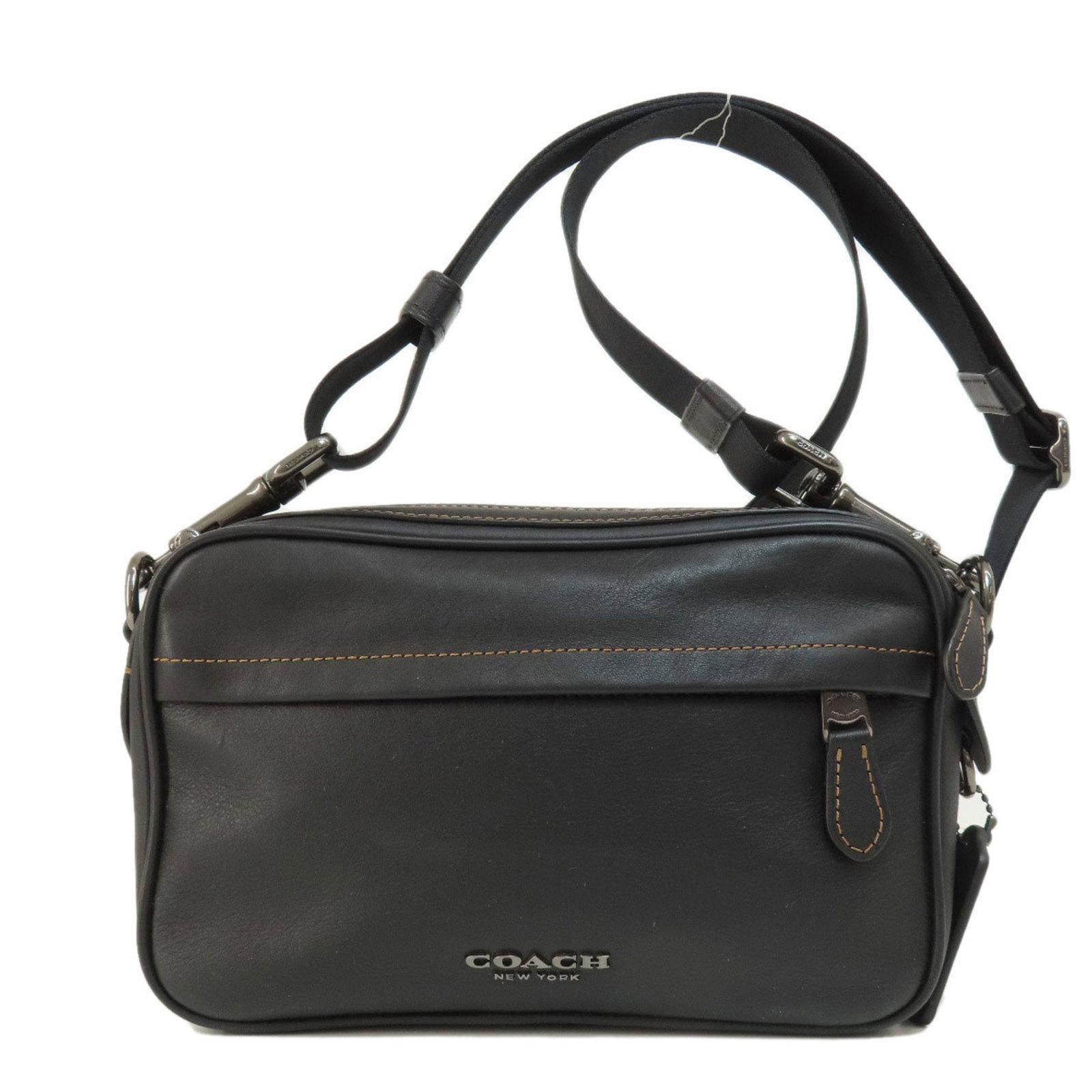 Coach F39946 Shoulder Bag Leather Women's COACH: Coach F39946 Shoulder Bag Leather Women's COACH Brand: Coach Type: Shoulder bag Material: Leather Leather: Color: Black Gender: Women Size (HxWxD): 15cm x 23cm x 6cm / 5.9 x 9.05 x 2.36 Condition: Use