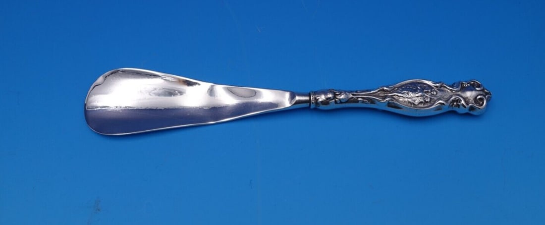 Irian Wallace Sterling Silver Shoe Horn 7.625in Vintage: Irian Wallace Sterling Silver Shoe Horn 7.625in Vintage This vintage Irian shoe horn by Wallace features a sterling silver hollow handle with a silver-plated implement. Measuring 7.625 inches, it show
