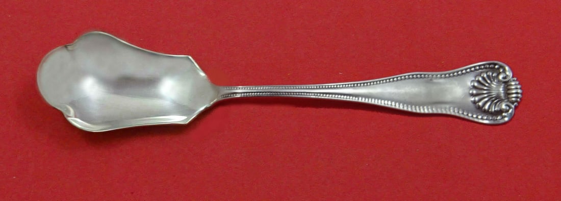Frank Smith Newport Shell Sterling Silver Relish Scoop 5.75in: Frank Smith Newport Shell Sterling Silver Relish Scoop 5.75in This exquisite Frank Smith sterling silver relish scoop features the elegant Newport Shell pattern. Custom made with a length of 5.75 inch