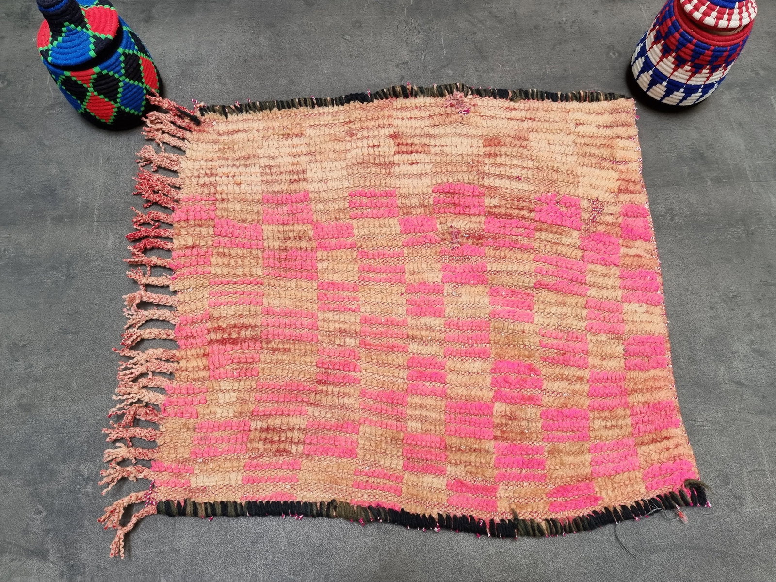Vintage Hand Woven Moroccan Azilal Rug 27.5in x 25.5in: Vintage Hand Woven Moroccan Azilal Rug 27.5in x 25.5in This vintage Azilal rug, measuring approximately 27.5 inches x 25.5 inches (70 cm x 65 cm), is hand woven by skilled Amazigh (Berber) women from 