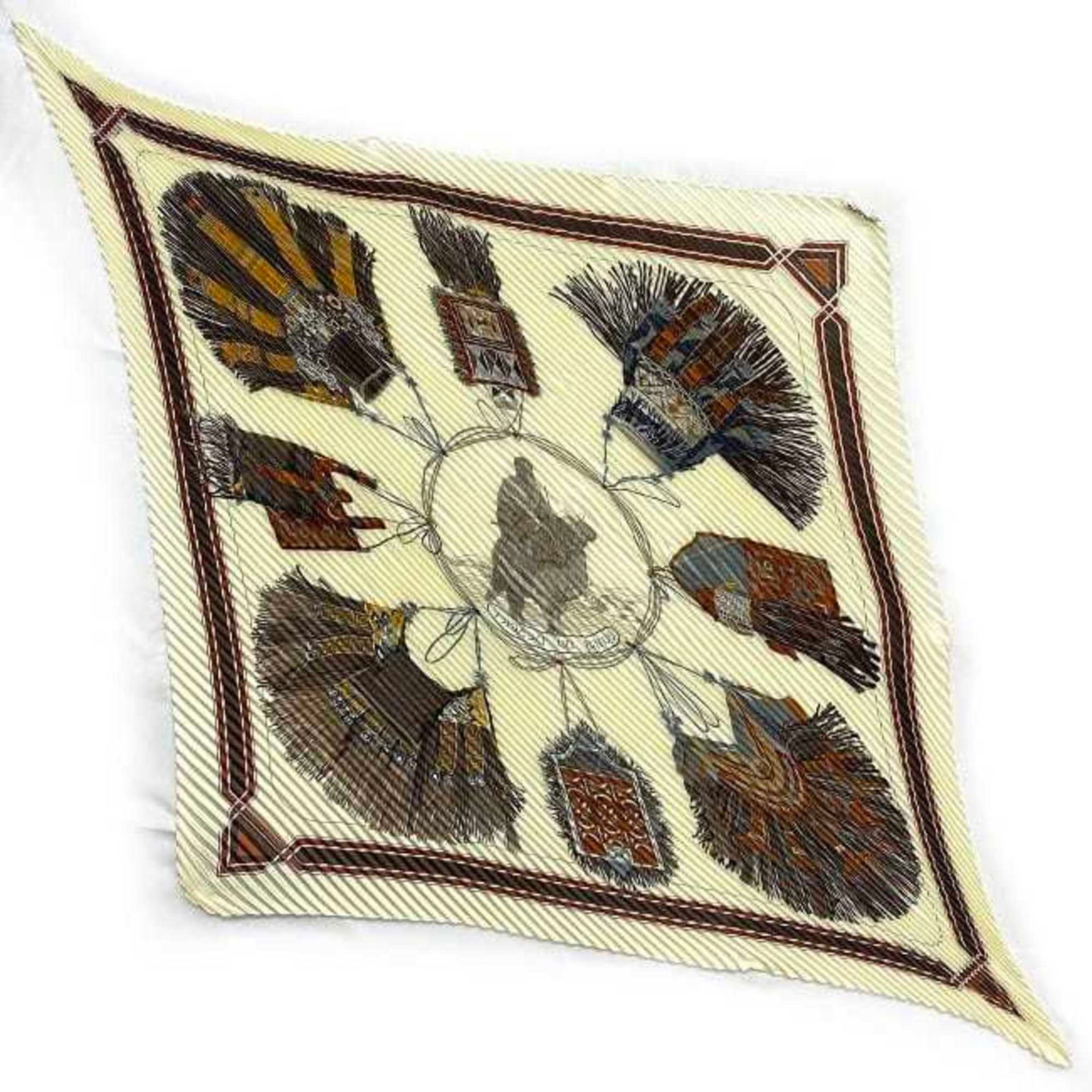 Hermes Plisse Multicolour Silk Pleated Scarf 1.32m: Hermes Plisse Multicolour Silk Pleated Scarf 1.32m Introducing the distinguished Hermes Pleated Scarf, a testament to the brand's exquisite craftsmanship. This accessory exudes sophistication and is t