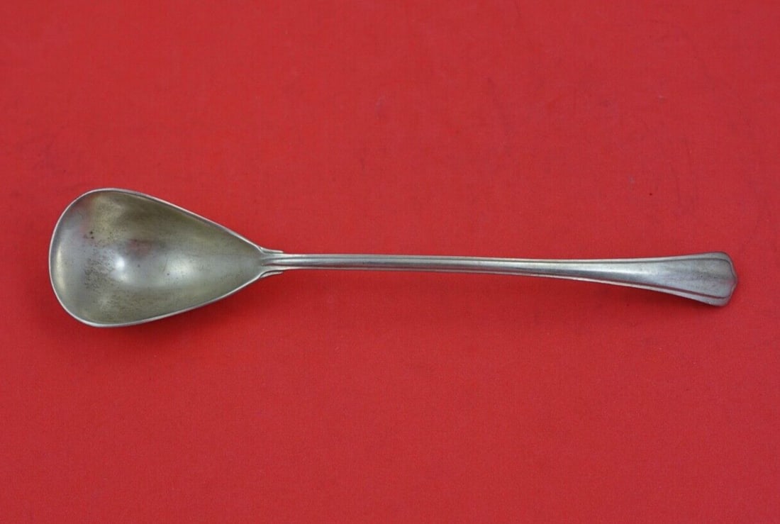 Buccellati Saint Mark Sterling Silver Sauce Ladle 7in: Buccellati Saint Mark Sterling Silver Sauce Ladle 7in The Buccellati Saint Mark Sauce Ladle features exquisite craftsmanship in sterling silver. This ladle measures 7 inches and is designed in the ele