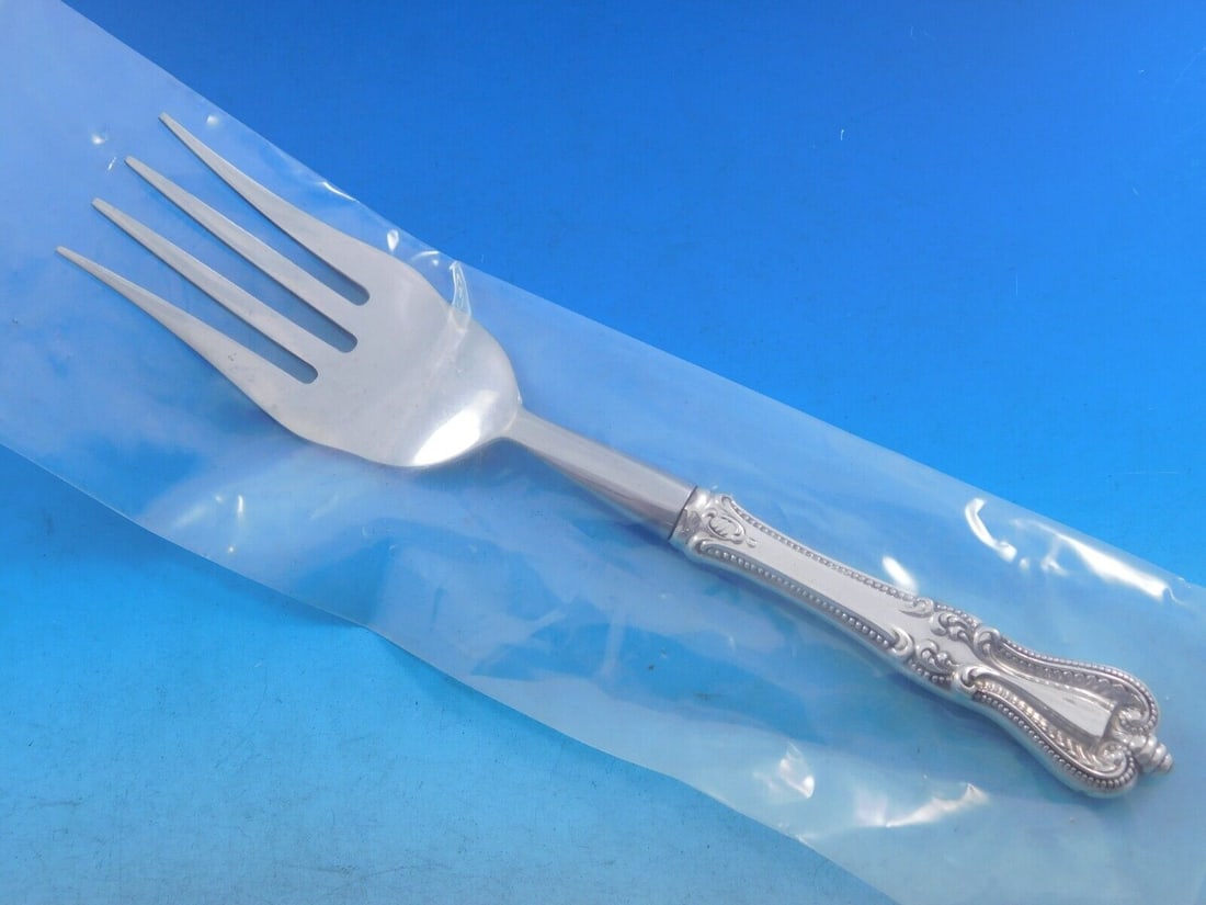 Towle Old Colonial Sterling Silver Buffet Fork 8.75in: Towle Old Colonial Sterling Silver Buffet Fork 8.75in This Towle Old Colonial buffet fork features a lavishly decorated design with graceful curves and a beaded handle, showcasing the craftsmanship of