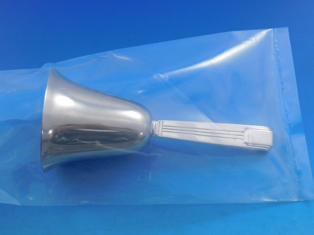 Century by Tiffany and Co Sterling Silver Dinner Bell HH WS 6 1/2" Custom Made: Century by Tiffany and Co Sterling Silver Dinner Bell HH WS 6 1/2" Custom Made " Excellent condition" Brand: Tiffany & Co. Pattern: Century Type: Dinner Bell Age: Post-1940 Maker: Tiffany & Co. Centur
