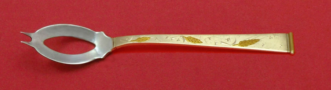 Golden Wheat Olive Spoon by Gorham Sterling Silver 5.625in Custom Made: Golden Wheat Olive Spoon by Gorham Sterling Silver 5.625in Custom Made This stunning Golden Wheat Olive Spoon by Gorham is crafted from sterling silver and measures 5.625 inches. The spoon features a