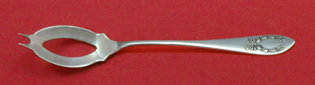 Laurel Sterling Silver Olive Spoon by Frank Smith 5.375in Custom Made: Laurel Sterling Silver Olive Spoon by Frank Smith 5.375in Custom Made This custom-made Laurel olive spoon by Frank Smith showcases exquisite craftsmanship in sterling silver. Measuring 5.375 inches, i