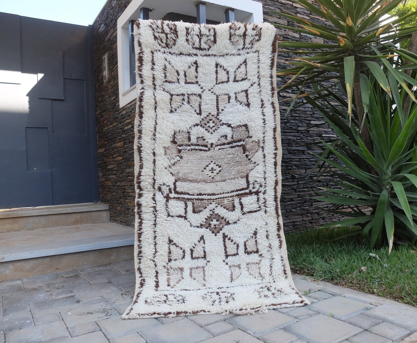 Vintage Moroccan Azilal Rug 63in x 29.5in Hand Woven by Berber Women: Vintage Moroccan Azilal Rug 63in x 29.5in Hand Woven by Berber Women This vintage Moroccan Azilal rug, measuring 63 x 29.5 inches (160 x 75 cm), is hand woven by Amazigh (Berber) women from the Middle