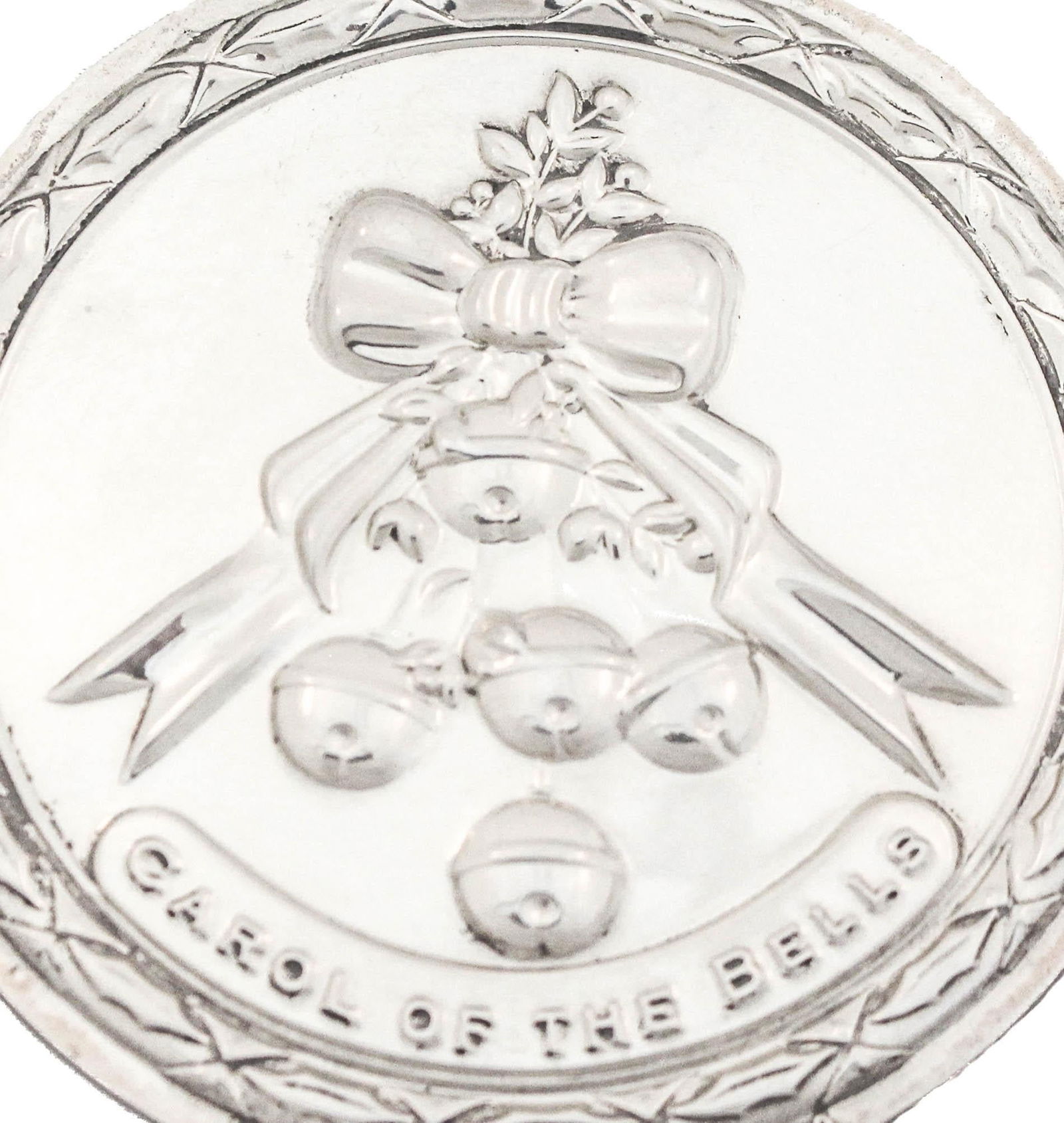 Sterling Silver Christmas Ornament by Wallace Silversmiths 3in: Sterling Silver Christmas Ornament by Wallace Silversmiths 3in This exquisite Christmas ornament is crafted from sterling silver by Wallace Silversmiths. It features a height and width of 3 inches, wi