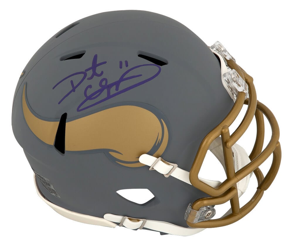 Daunte Culpepper Signed Minnesota Vikings Riddell Speed Mini Helmet: Daunte Culpepper Signed Minnesota Vikings Riddell Speed Mini Helmet This is a signed mini helmet of Daunte Culpepper, a former NFL player from the Minnesota Vikings. The helmet is a Riddell Speed mode