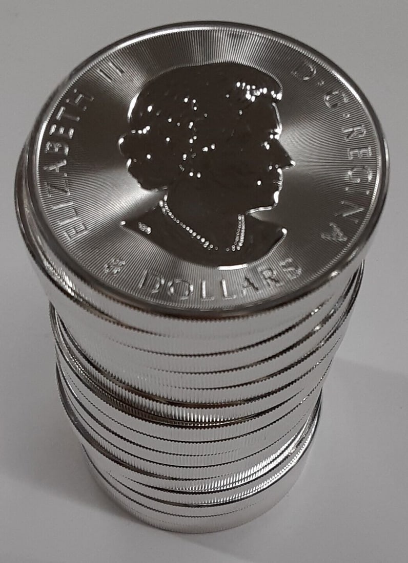 2017 Canada Silver $8 Coin Grizzly Bear 1.5 Ounce Gem UNC 15 Coins: 2017 Canada Silver $8 Coin Grizzly Bear 1.5 Ounce Gem UNC 15 Coins This 2017 Canada Eight Dollar Silver Coin commemorates the Grizzly Bear on the reverse, with a bust of Queen Elizabeth II on the obve