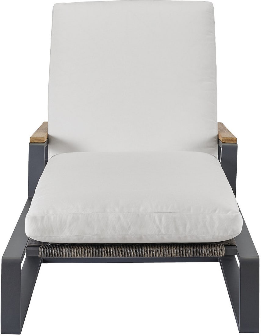 Coastal Living San Clemente Chaise Lounge In Natural: Coastal Living San Clemente Chaise Lounge In Natural Instantly enrich outdoor spaces with the San Clemente Chaise Lounge, the ultimate comfort furnishing which fuses a mix of organic tones and materia