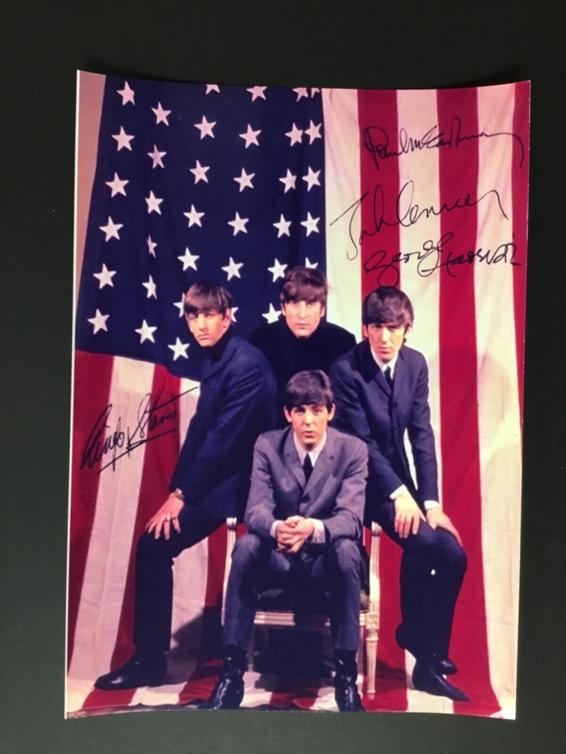 Beatles 1964 New York Arrival Facsimile Signed Color Photo 8.5x12: Beatles 1964 New York Arrival Facsimile Signed Color Photo 8.5x12 Beatles Arrival in New York 1964 Facsimile Signed Music Color Photo measuring 8.5 x 12 inches. This item features a color reproduction