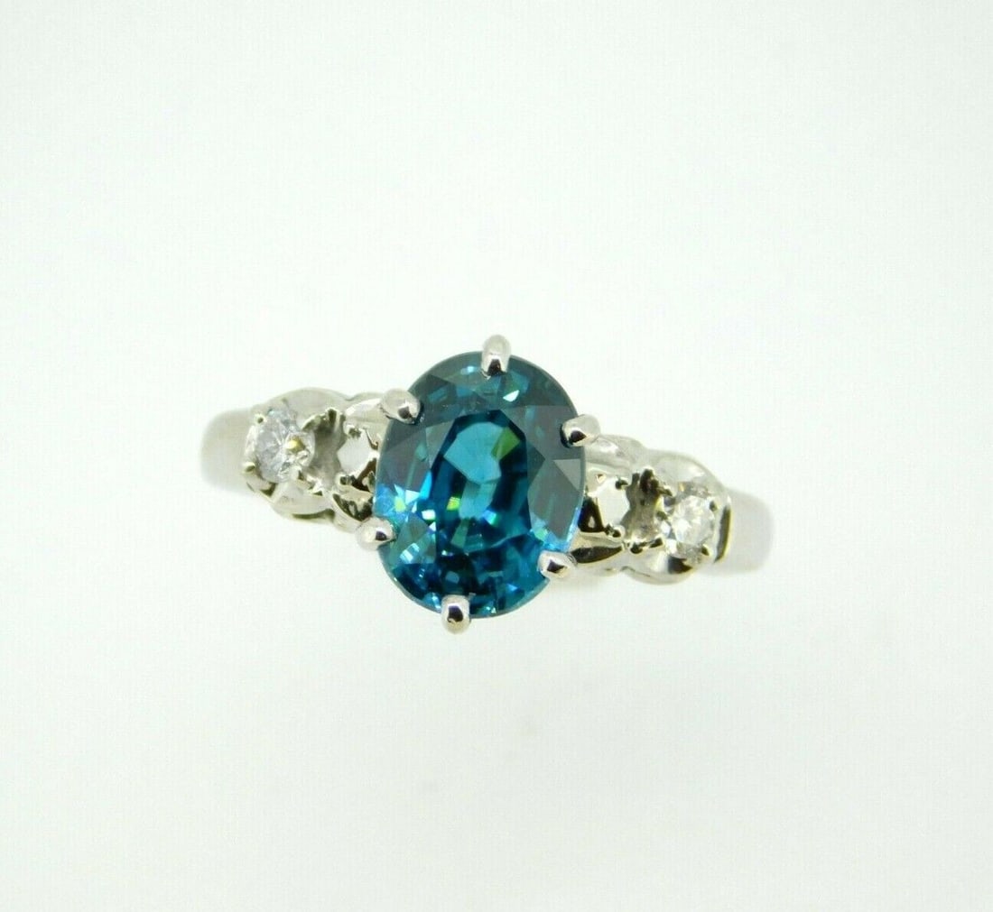 Vintage 14k White Gold Teal Blue Zircon Diamond Ring Size 7: Vintage 14k White Gold Teal Blue Zircon Diamond Ring Size 7 This exquisite 14k White Gold Large Teal Blue Genuine Natural Zircon and Diamond Ring features a stunning large oval teal blue-green zircon